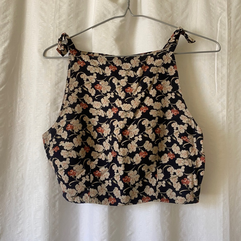 Woman’s floral crop top reformation